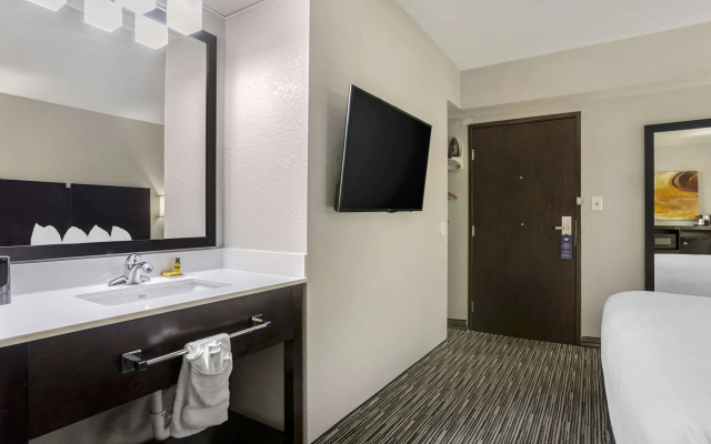 Best Western Plus Jonesboro Inn and Suites