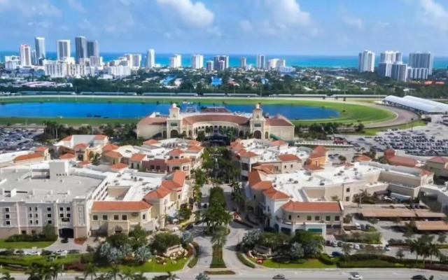 Gorgeous Apartment walking distance to Beach!!