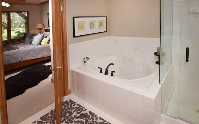 Arrowhead Village Condo - 104 Aspenwood Lodge