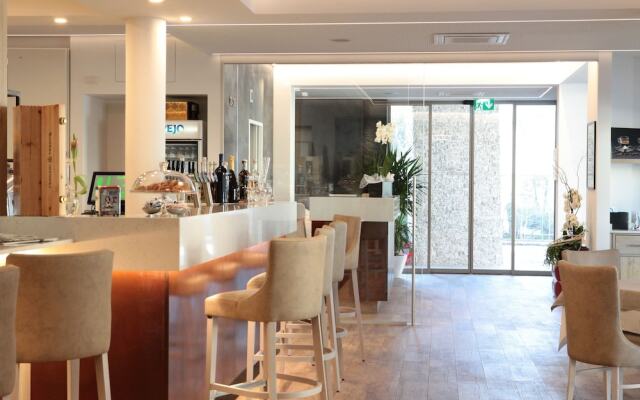 Athos Hotel