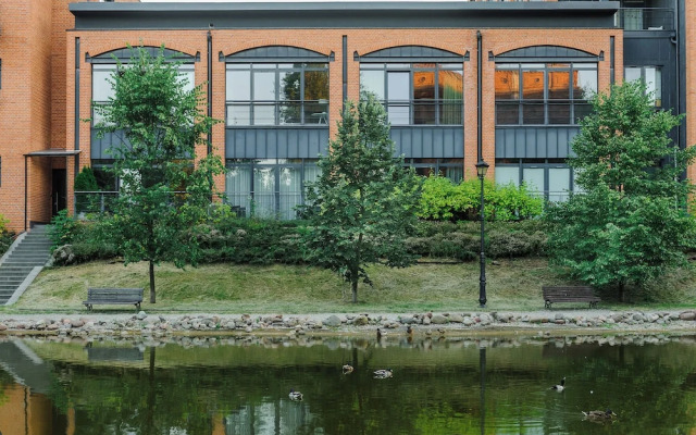Lumina luxury 2-level apart with parking