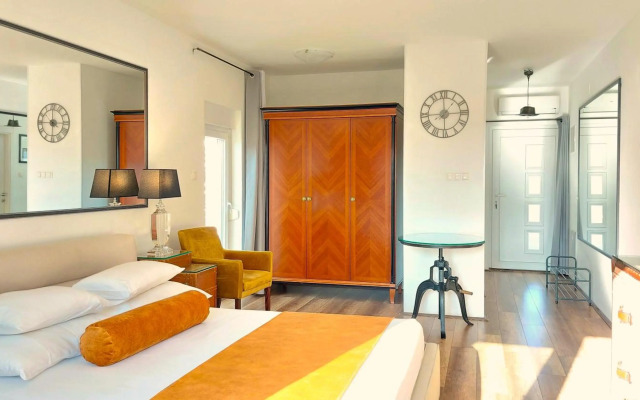 Refresh Boutique Apartments