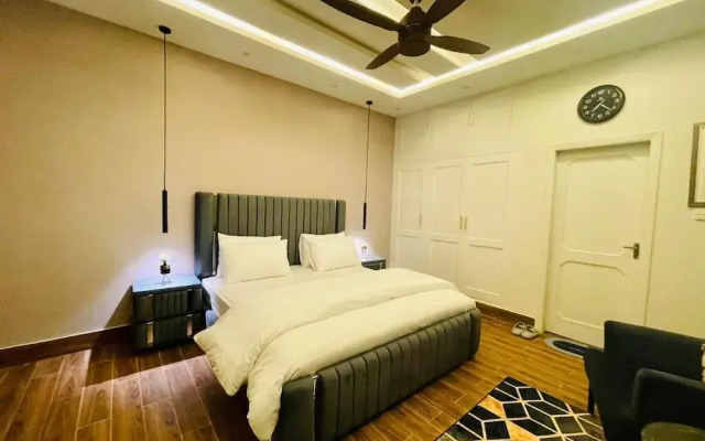 Loft bnb f-10 Guest House