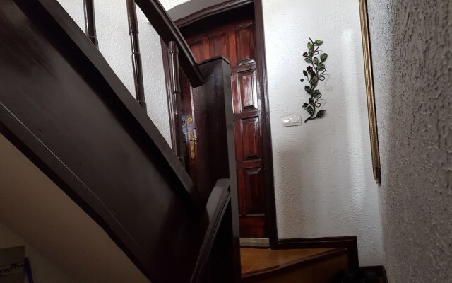 Lovely 2 bedroom house with private garden