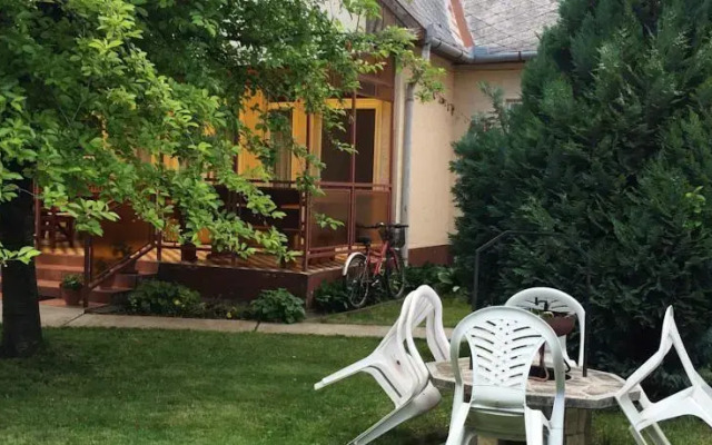 Deak Apartman 4