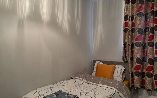 Spacious 6 Bedroom Family House