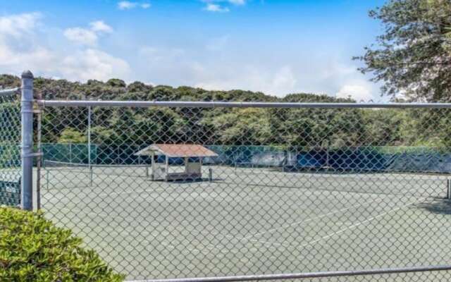 B147-amelia-surf-and-racquet