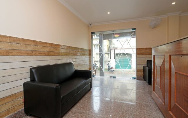 OYO 13528 Kumud Plaza