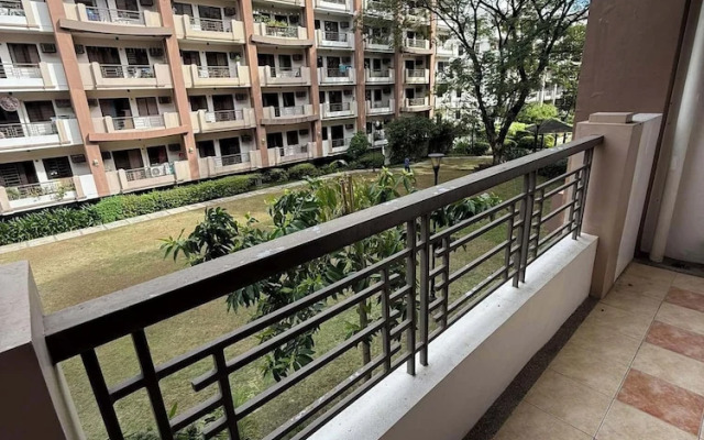 Alabang Condo by Lyre