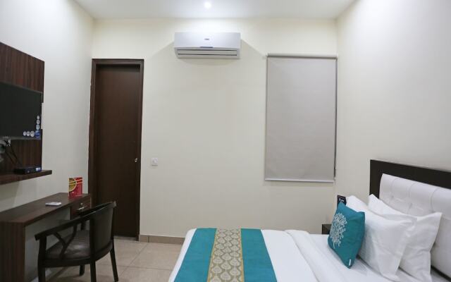 OYO 8205 Hotel Petals Inn
