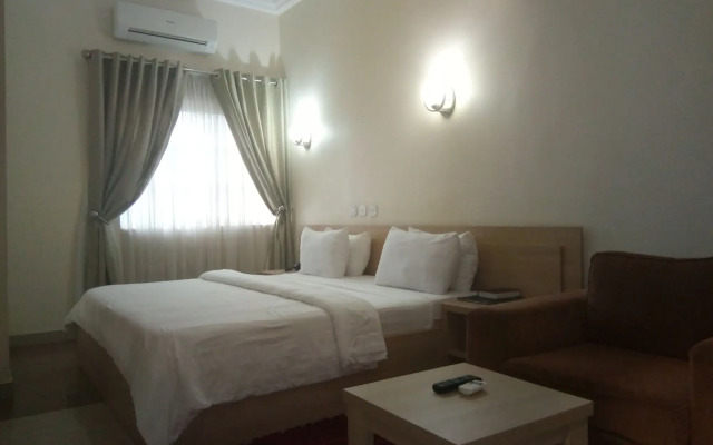 Ozom Hotel