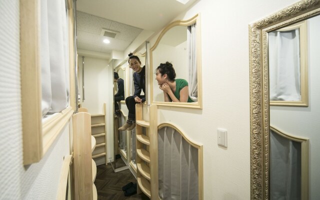 Alice in the Mirror Hostel