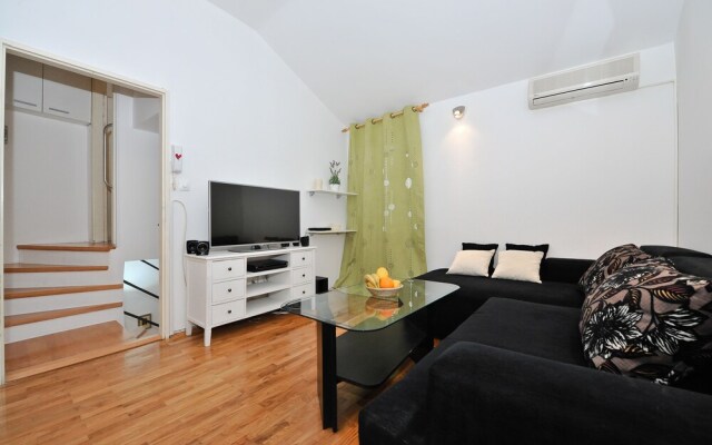 Feel Center Apartments.