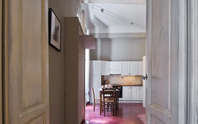 Pergola One Romantic Apt by Oteego