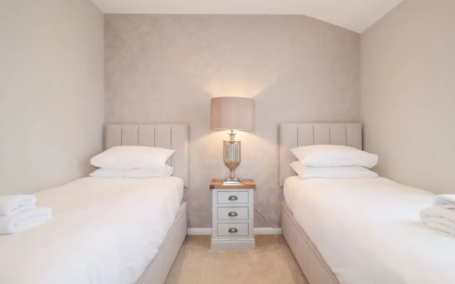 Woodbridge Penthouse