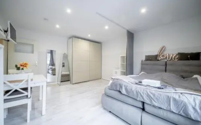 Private Apartment Alice Top (5948)