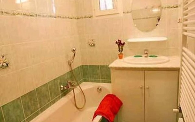 House With 3 Bedrooms in Saint-pierre-de-vassols, With Private Pool, E