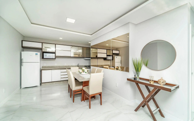 Lindo Apartamento com 2 suítes e piscina em Bombas 705