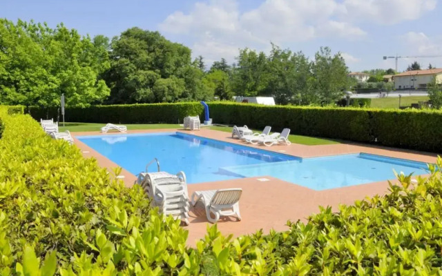 Vibrant Holiday Home in Lazise with Swimming Pool near 2 Lakes