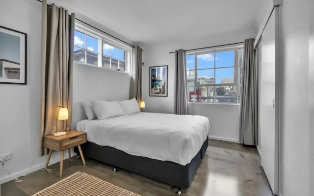 Bright 1-bed Unit With Balcony in Central Adelaide