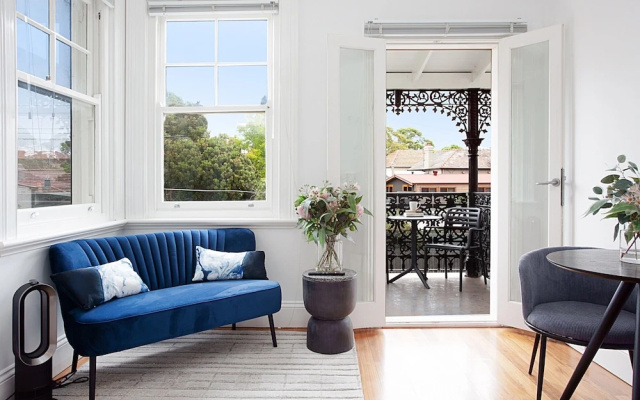 Beautiful Studio in Heritage Building With Balcony – Balcony – Sydney