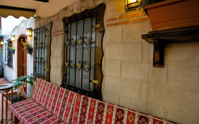 Hotel Adonis Palace