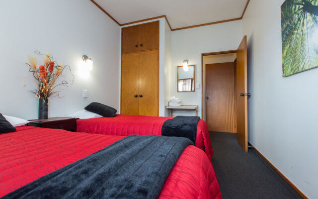 Summit Motor Lodge