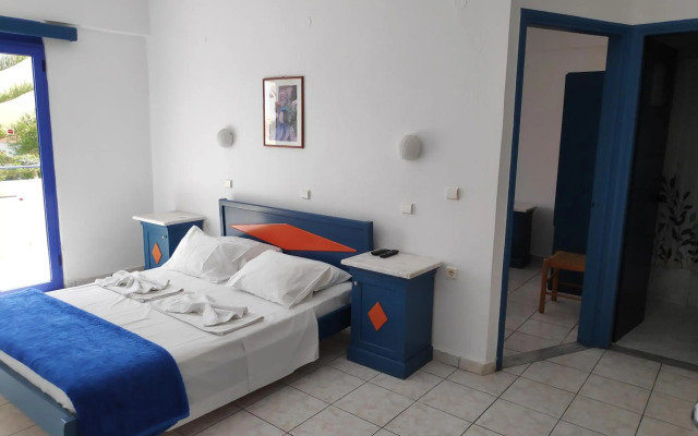 Leonidas Studios & Apartments