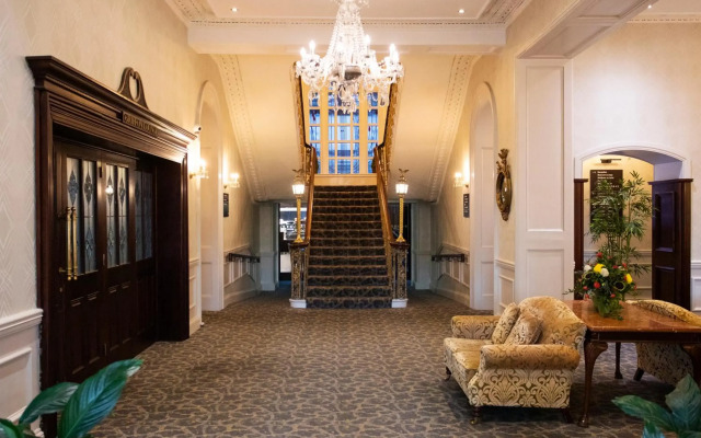 Grand Hotel