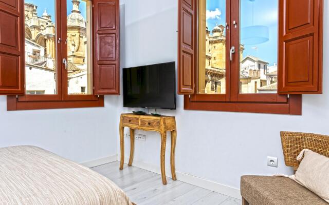 Stunning 2-bedroom apartment near Cathedral. Zacatin 303