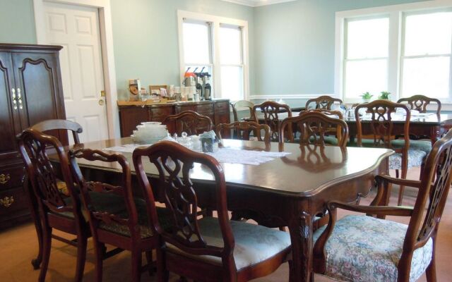 Tidewater Inn