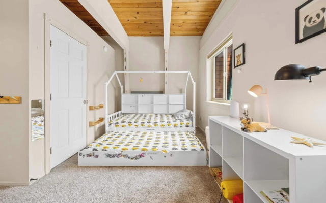 Tahoe City Retreat For 8!