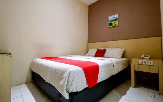 RedDoorz near Pasar Tarapung Siring Banjarmasin