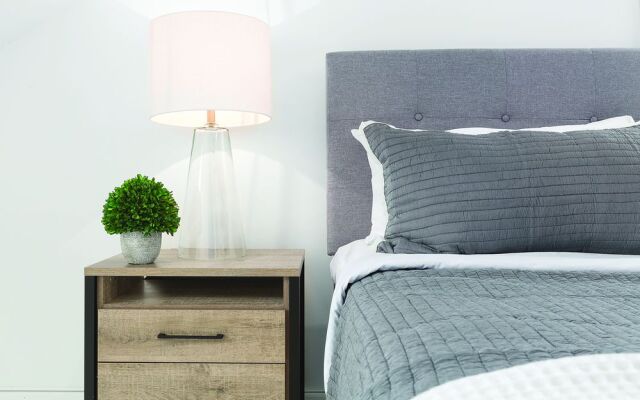 Village Latch Inn Hotel