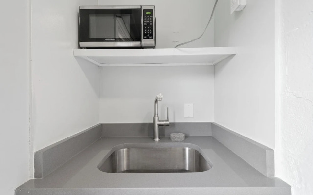 Chic City Retreat 93D