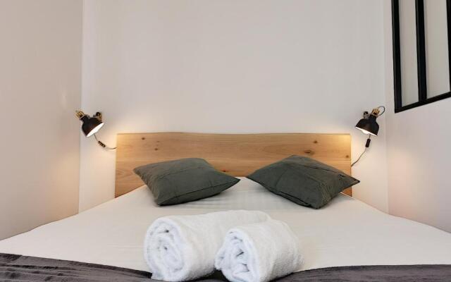 Le Petit Balzac by Cocoonr