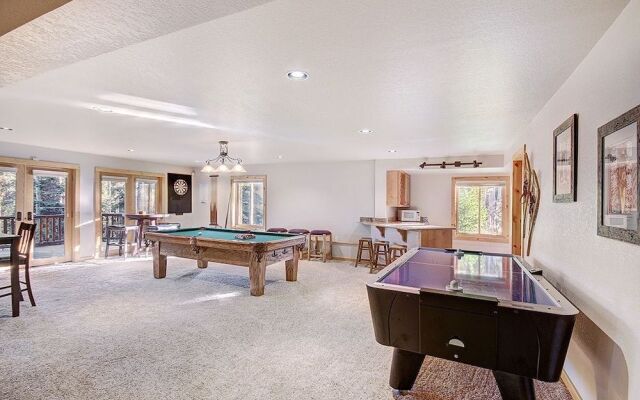 Discovery Lodge by RedAwning