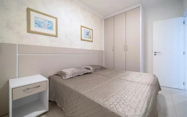 298 - Excelente apto a 30m do mar em Bombinhas