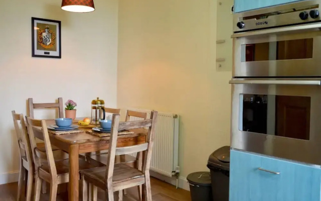 Charismatic 3 Bedroom Flat With Harry Potter Themes