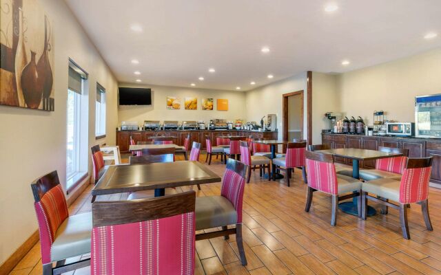 Comfort Inn Willow Springs US 60 and US 63