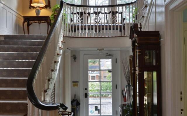 Morehead Inn