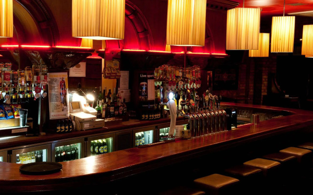 Eyre Square Hotel
