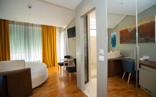 Bougainville Bay Hotel