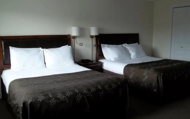 The Bayshore Waterfront Inn