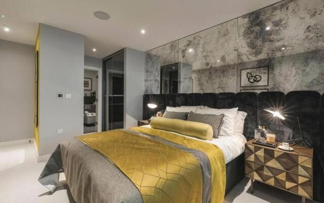 Deluxe elegant and very spacious apartment#17