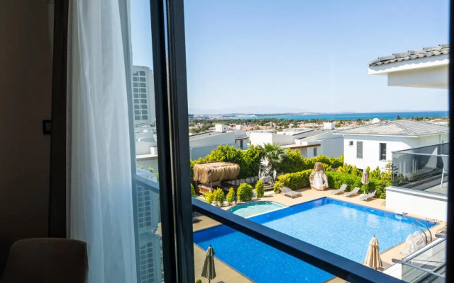 No 48 Alacatihotel
