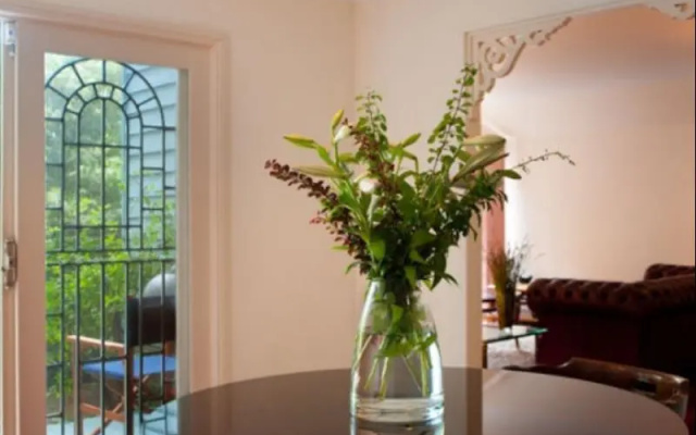 Hilltop Cottage Daylesford – Hotel Rooms – Daylesford