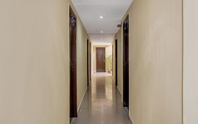 OYO 10685 Hotel Centre Point