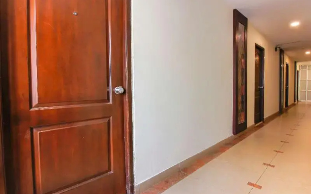 Capital O 68918 Sravya Grand Residency