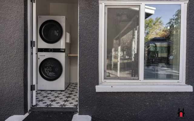 Remodeled 1920s Bungalow & Retro Casita